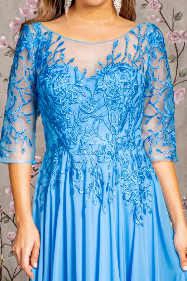 Robe longue ligne A en mousseline avec broderie de perles et encolure transparente dos en V