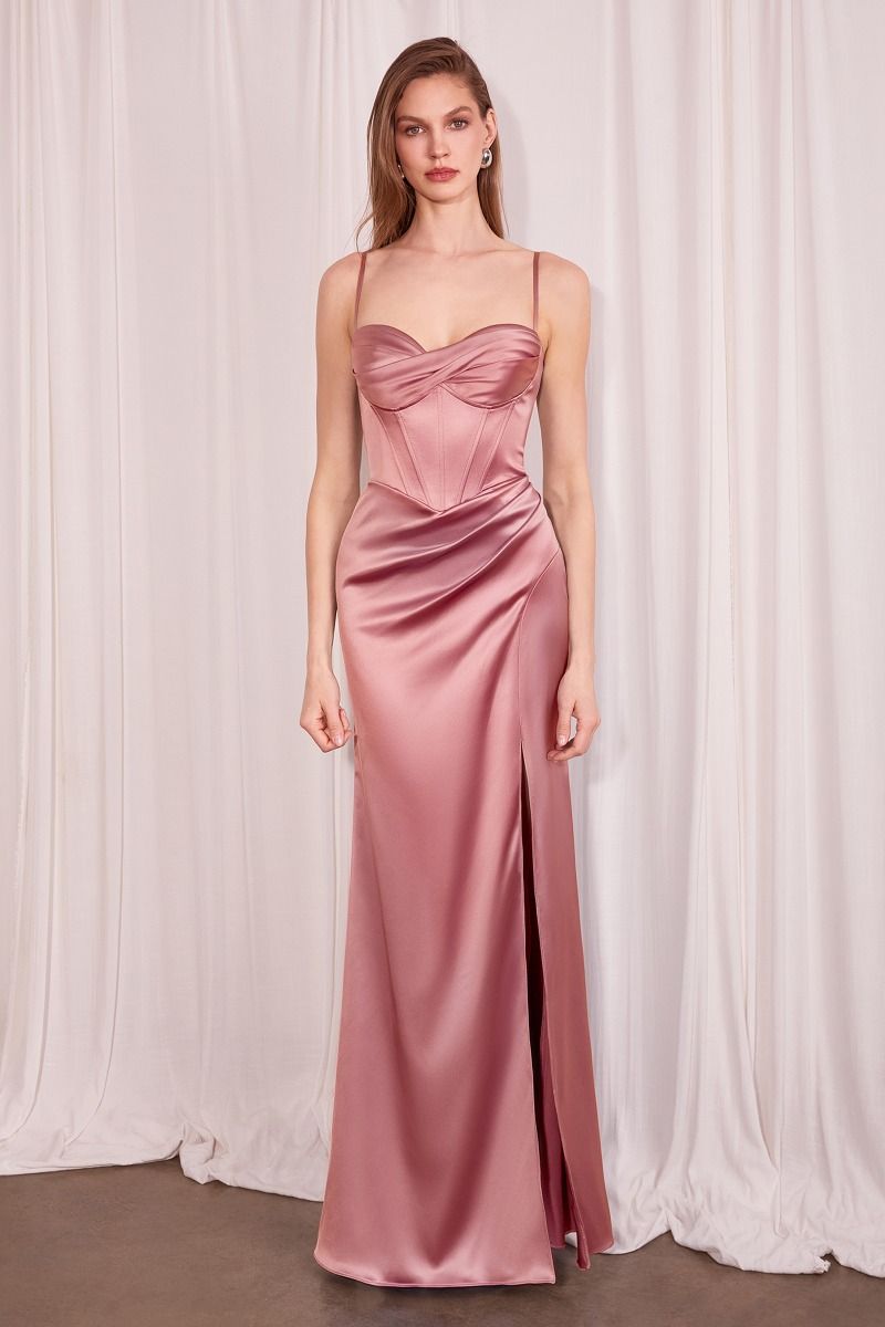 Robe ajustée à encolure cœur et fines bretelles